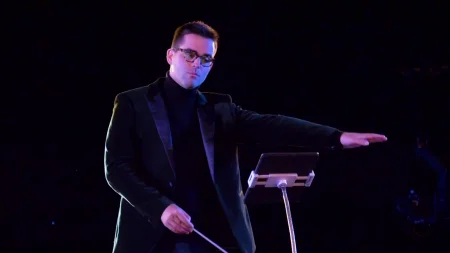 Maestro Luke Fraizer