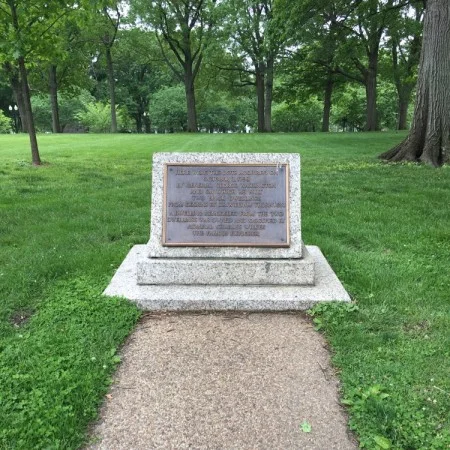 Memorial plaque of General George Washington's townhomes (Randall)