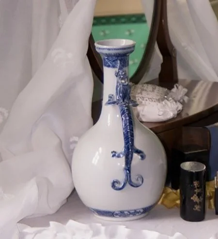 Chinese porcelain guglet which belonged to Nelly Custis Lewis. Gift: Jess and Grace Pavey Fund, 2004 [W-4360]